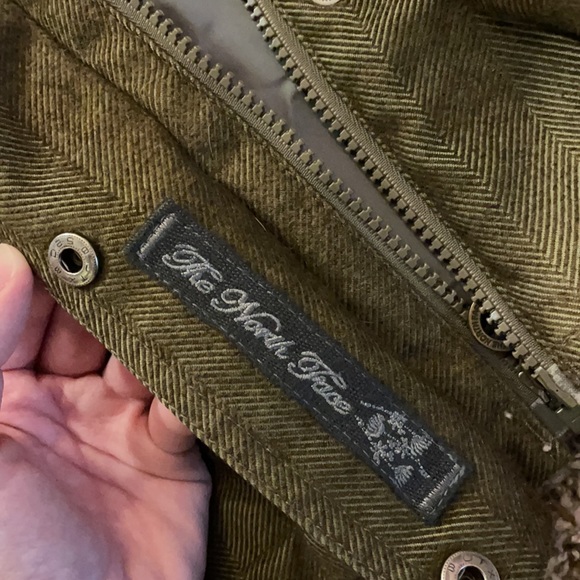 SOLD😍NORTH FACE XS women’s winter/fall jacket faux fur trendy  olive green belt - Picture 10 of 17